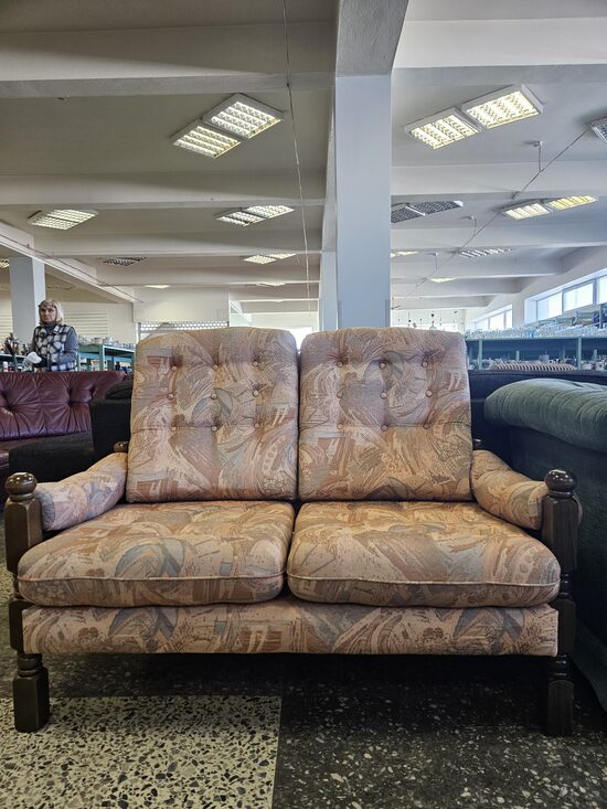 Bēšs, rakstains divvietīgs dīvāns