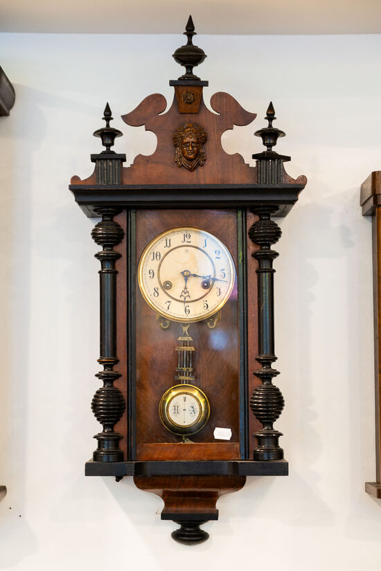 Uzvelkams R&A sienas pulkstenis