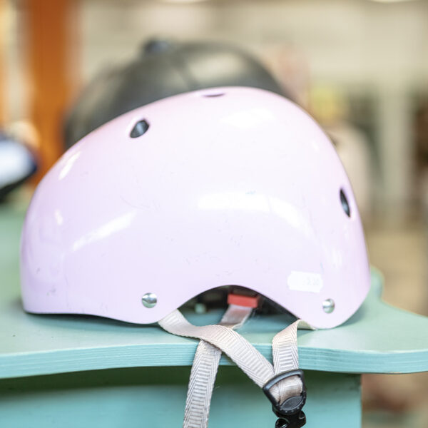 Lietotas bērnu lietas un sporta inventārs