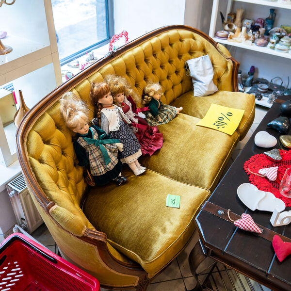 Dīvāni un mēbeles